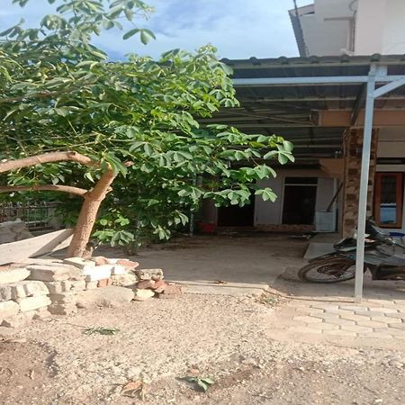 Express O 91722 Home Stay Dan Sewa Mobil Jhon'S Family Labuan Bajo Exterior foto